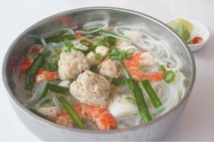 料理メニュー写真&nbsp;海老と豚肉入りとんこつ麺「フーティウ」