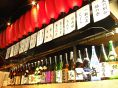 カウンターにはお勧め焼酎がズラリ！