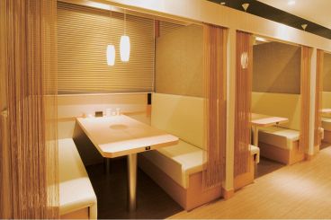290円均一居酒屋 金の鶏銀の釜 大宮東口店の雰囲気1