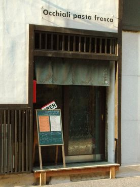 オッキアーリ パスタ フレスカ Occhiali pasta frescaの雰囲気1