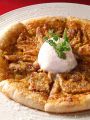 料理メニュー写真&nbsp;ベーコンと温玉のトマトクリームピッツァ