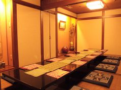 床の間があり落ち着く雰囲気の掘り炬燵個室