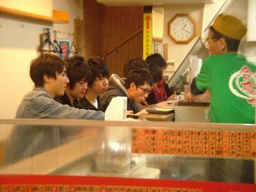 合格や 本店 串かつの雰囲気1