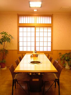 豊後炭火焼肉 山崎 津留店の雰囲気1