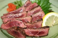 料理メニュー写真 黒毛和牛のタタキ