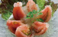 料理メニュー写真 丸ごとトマトのコンソメゼリー