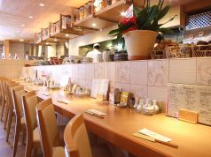 鶴亀飯店 中華麺ダイニングの雰囲気1