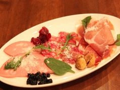料理メニュー写真&nbsp;イタリア産生ハム、サラミ、モルタデッラの盛り合わせ