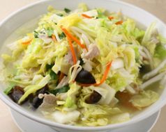 料理メニュー写真 野菜たっぷりタン面