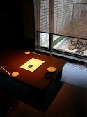 ２～４名様でご利用いただける半個室です。
