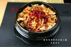 料理メニュー写真&nbsp;牛モモ肉の四川風土鍋　/豚モモ肉の四川風土鍋　/トマト牛スキ煮込みの土鍋