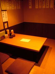 くつろぎの掘りごたつ。お酒もすすみます。