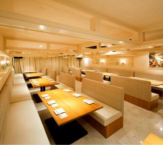 全て仕切りを外すと60名様の大ホールに！