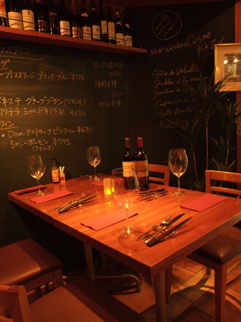 木の温もり溢れる店内は、アットホームな雰囲気でゆったりくつろげます。