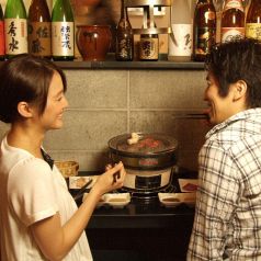 ゆったりベンチシートはデートにも人気♪
