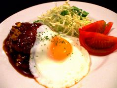 料理メニュー写真 目玉焼きハンバーグ