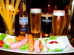 料理メニュー写真 6種のソーセージ盛り