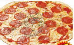 料理メニュー写真 サラミ#18のピザ