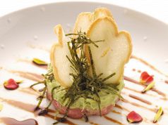 料理メニュー写真 鮪とアボカドのタルタル