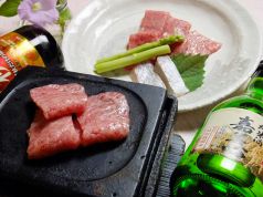 料理メニュー写真 牛ロースとふぐの石焼