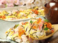 料理メニュー写真 蟹とイクラの散らし寿司