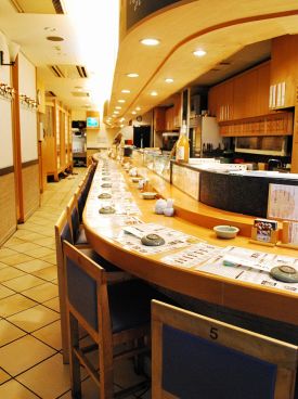 鮨処 西鶴 三条店の雰囲気1