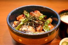 料理メニュー写真&nbsp;焼鳥丼（お新香、鶏スープ付）