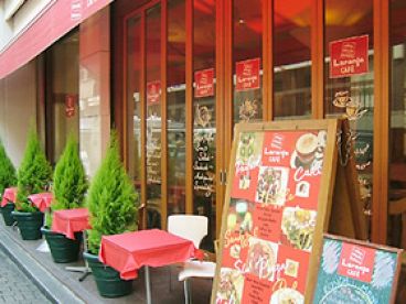 ラランジェ カフェ 伊勢丹会館の雰囲気1
