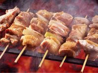 1Fバリ鉄では串焼きを。