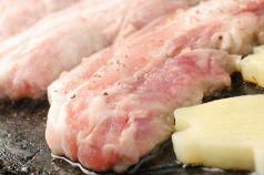 美豚 マルハチ 新宿東南口店 石盤焼肉 のおすすめ料理1