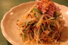 料理メニュー写真&nbsp;もやしと蒸し鶏のゴイ・ヤー