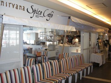 ニルヴァーナ スパイスカフェ ルミネ横浜店の雰囲気1