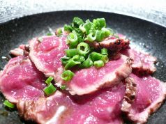 料理メニュー写真 馬肉タタキ