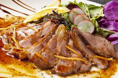 料理メニュー写真&nbsp;フランス産　鴨肉のロースト　オレンジソース1200円　トリュフソース1500円