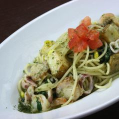 料理メニュー写真 シーフードとバジルのパスタ
