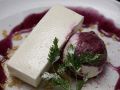 料理メニュー写真&nbsp;レアチーズケーキと　　　　　ブルーベリーソース