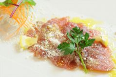 料理メニュー写真&nbsp;鮪ほほ肉のカルパッチョ　～ローズマリーの香り～