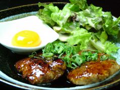 料理メニュー写真&nbsp;地鶏のつくね卵黄添え