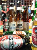 ビールも常時35種類。