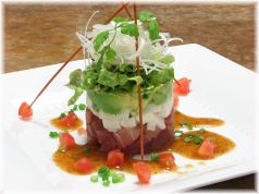 料理メニュー写真&nbsp;マグロと山芋とアボカドのタルタル