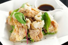 料理メニュー写真&nbsp;鶏腿肉の竜田揚げ　～黒七味の香り・大根おろし乗せ～