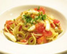 料理メニュー写真&nbsp;アオリイカとフレッシュトマトのフェデリーニ