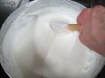 胡麻豆腐をしっかり練って作ってます。
