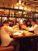 詰めれば６人でも座れます。