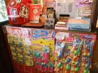 懐かしのおもちゃも販売中