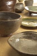 土のぬくもりを感じる器