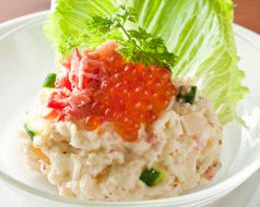 料理メニュー写真 ■蟹とイクラの贅沢ポテトサラダ
