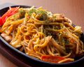 料理メニュー写真&nbsp;屋台風　鉄板ソース焼きそば（オリジナルソース）