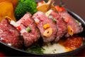 料理メニュー写真&nbsp;牛ハラミの鉄板ステーキ　トリコロールソース