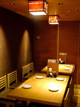 魚菜彩酒 鶏火庵 丸の内店の雰囲気1